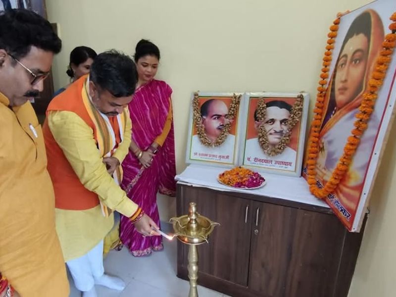 today-being-the-chief-guest-at-the-trishtabdi-birth-anniversary-celebration-of-punyashlok-maharani-ahilyabai-holkar-ji-at-bjp-district-office-sitapur-…