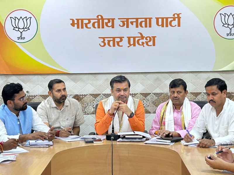 today-i-met-with-the-provincial-and-regional-team-of-student-for-one-nation-one-election-campaign-at-bjp-state-headquarters-lucknow